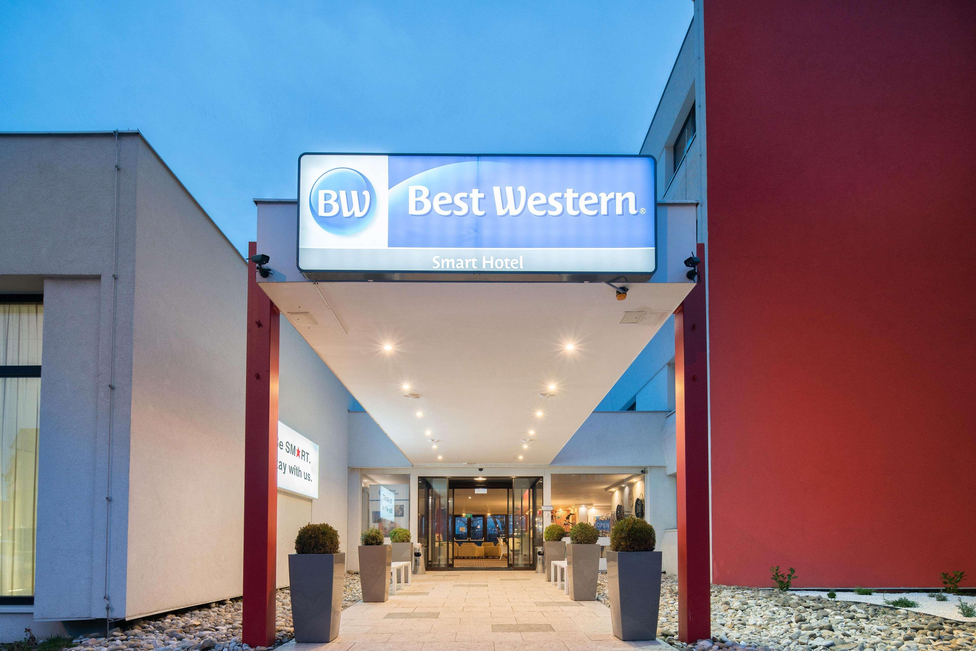 Best Western Smart Hotel Voesendorf Bagian luar foto