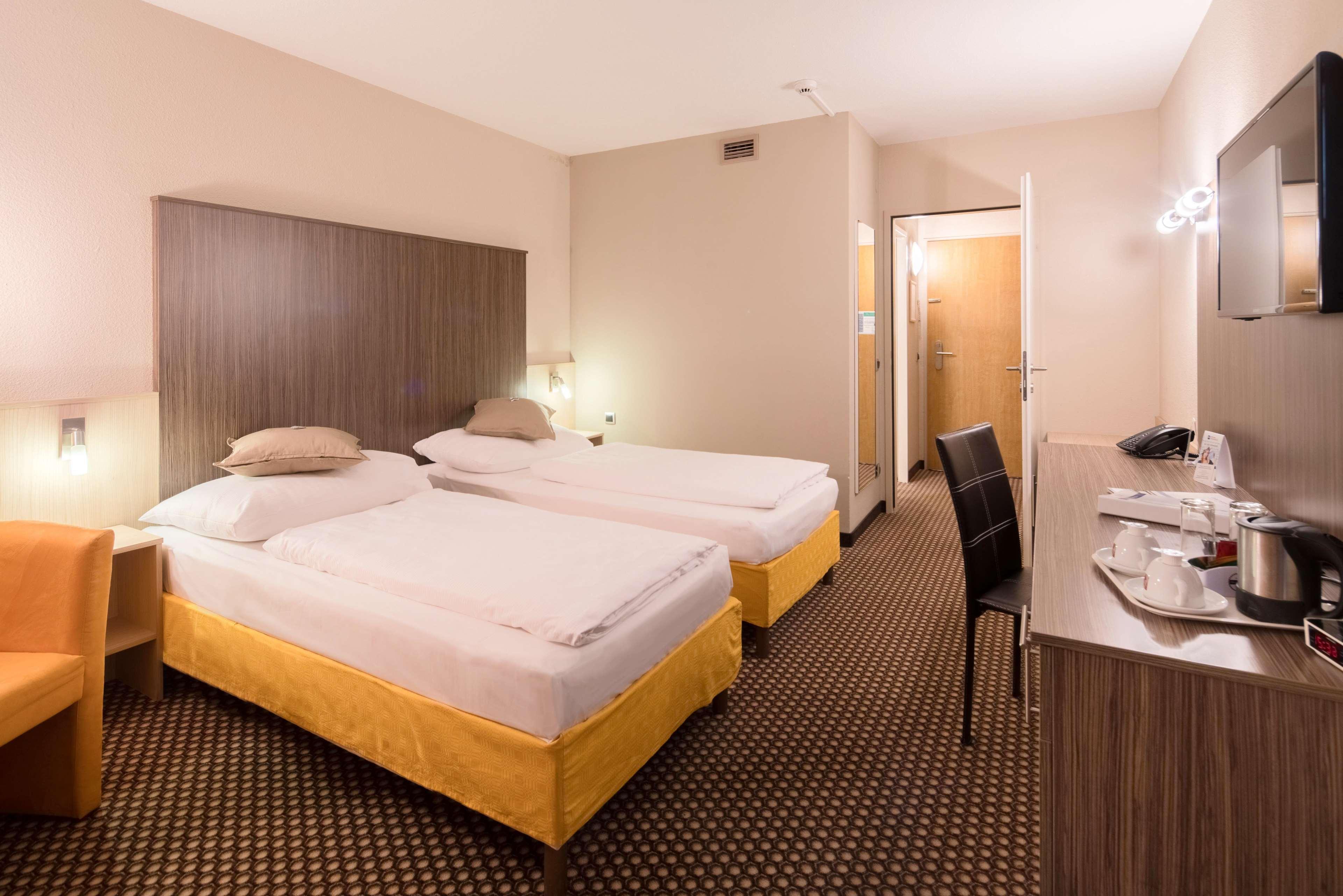 Best Western Smart Hotel Voesendorf Bagian luar foto