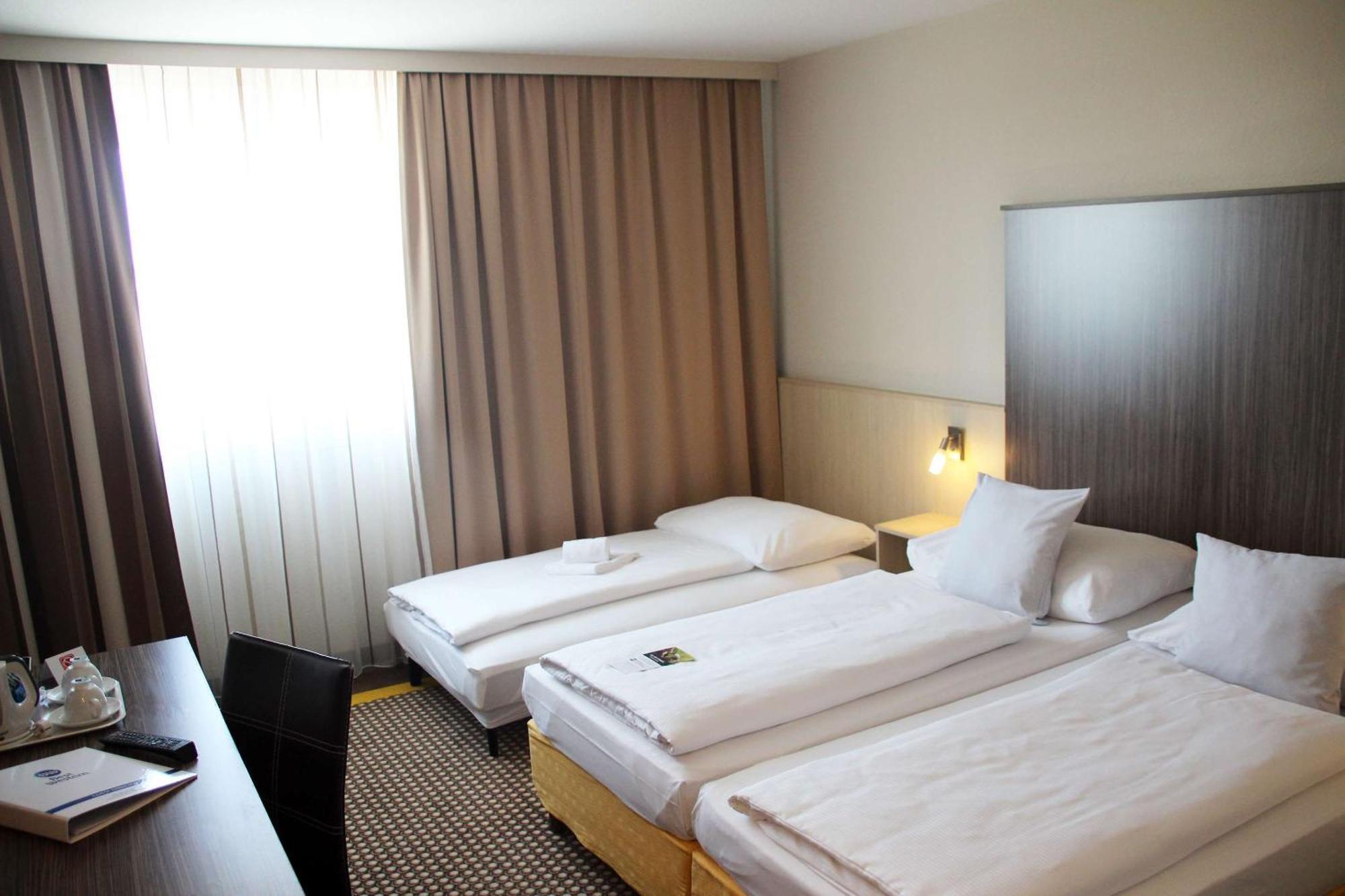Best Western Smart Hotel Voesendorf Bagian luar foto