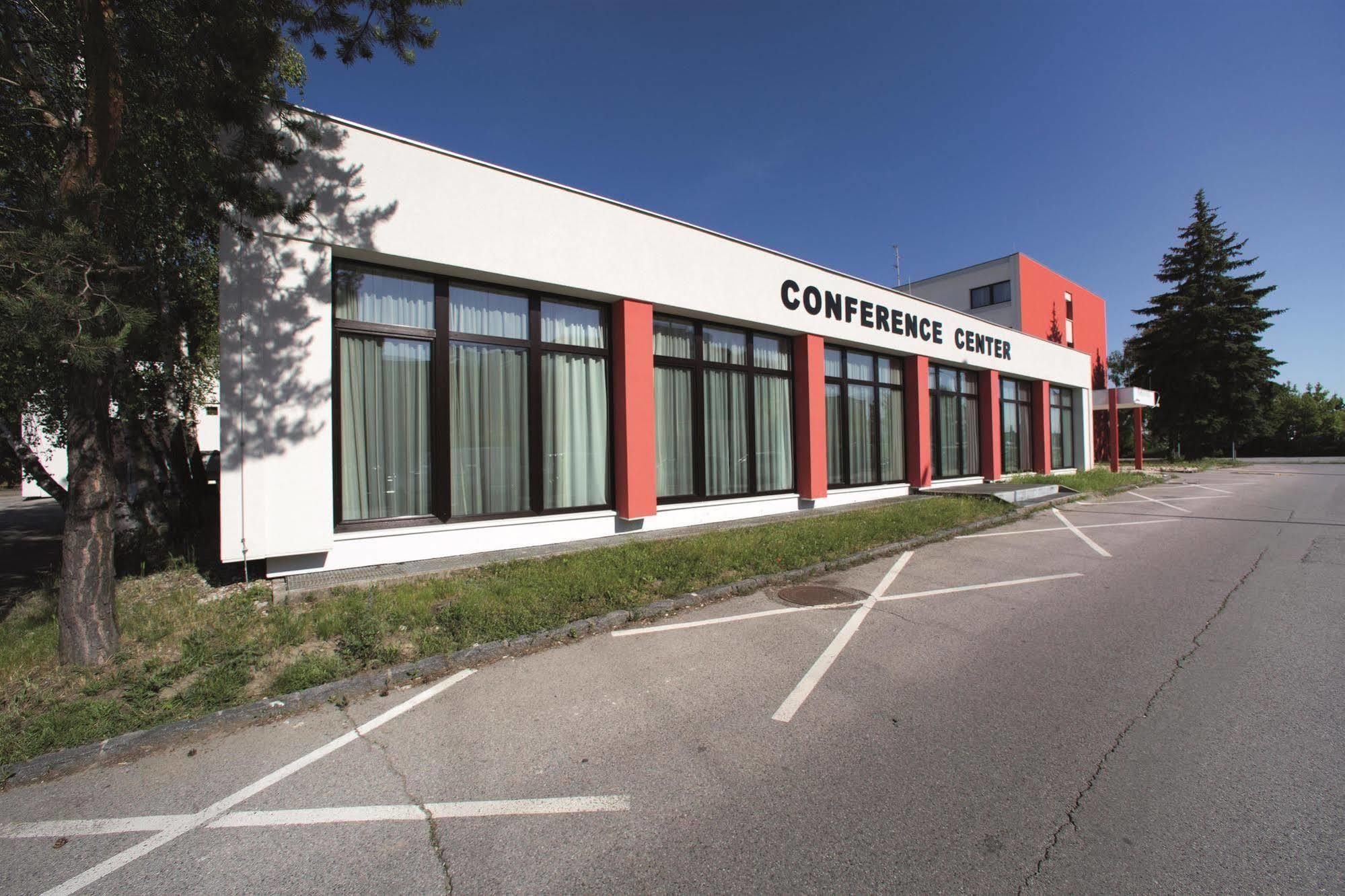 Best Western Smart Hotel Voesendorf Bagian luar foto